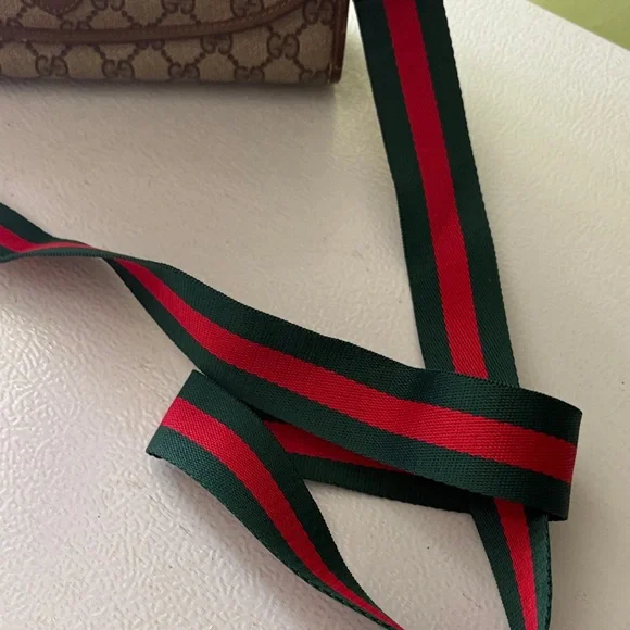 Gucci Tan and Brown Monogram Shoulder Bag - Picture 7 of 8